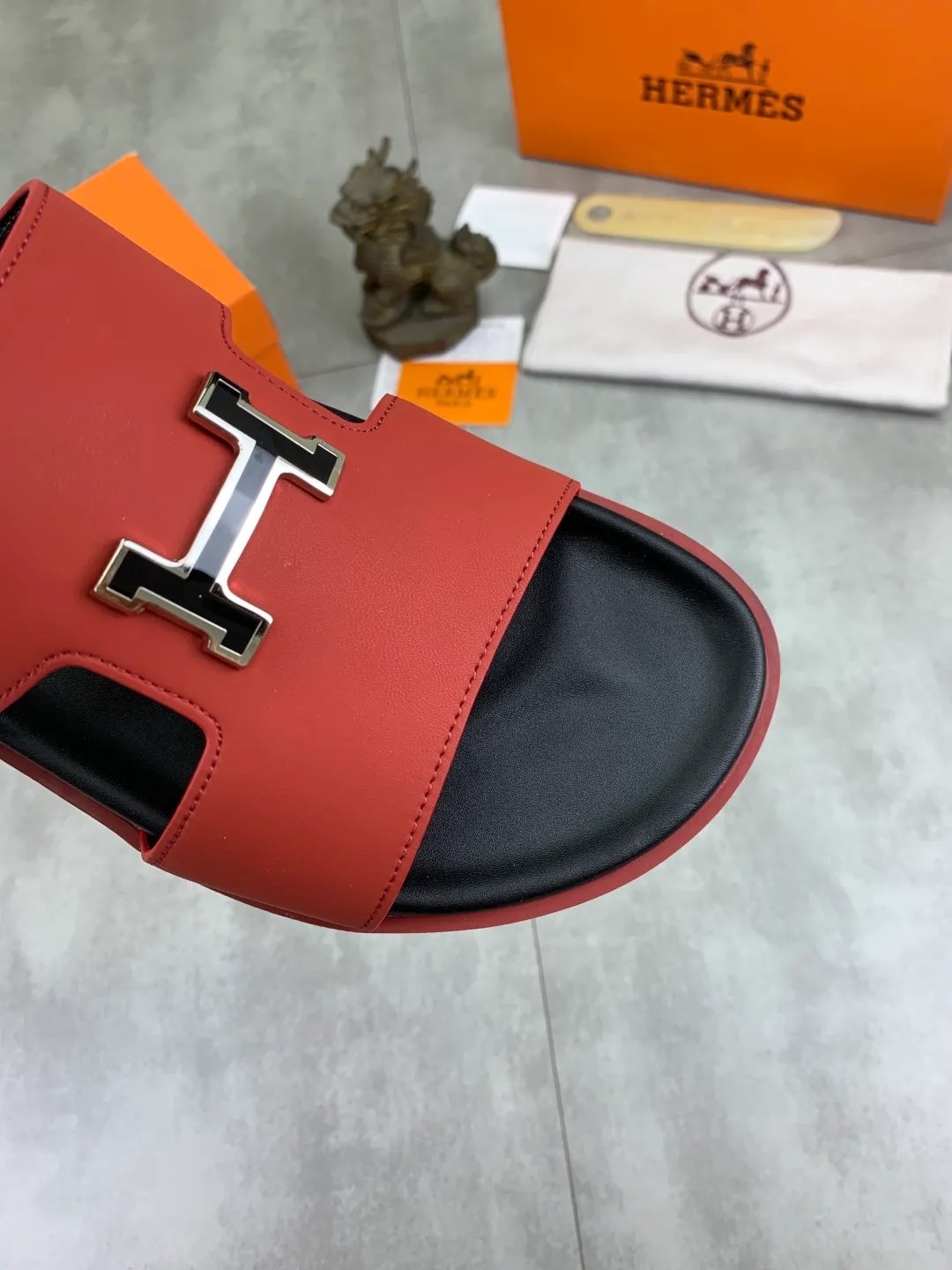 Men's shoes 💰P440 New [HERMES] high-end quality new Hermès slippers, made of imported calfskin, wear-resistant and non-slip rubber outsole. Fashionable and elegant code number: 39-44 (38 45 46 customized)